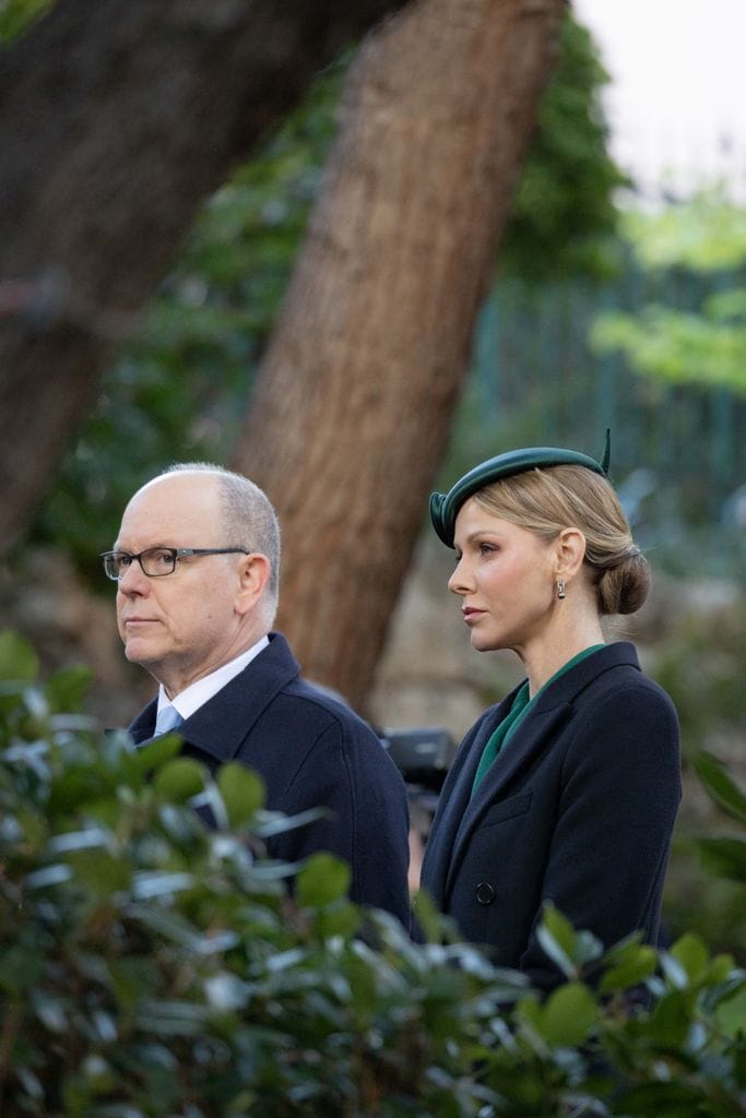 La princesa Charlene de Mónaco recibiendo al presidente de Portugal, Marcelo Rebelo, 2025.