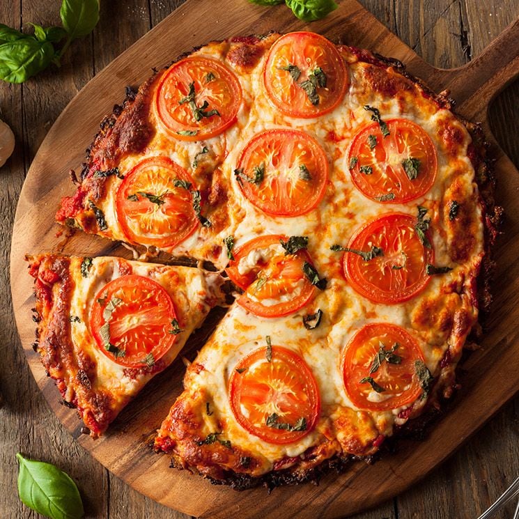 Pizza Margarita con base de coliflor
