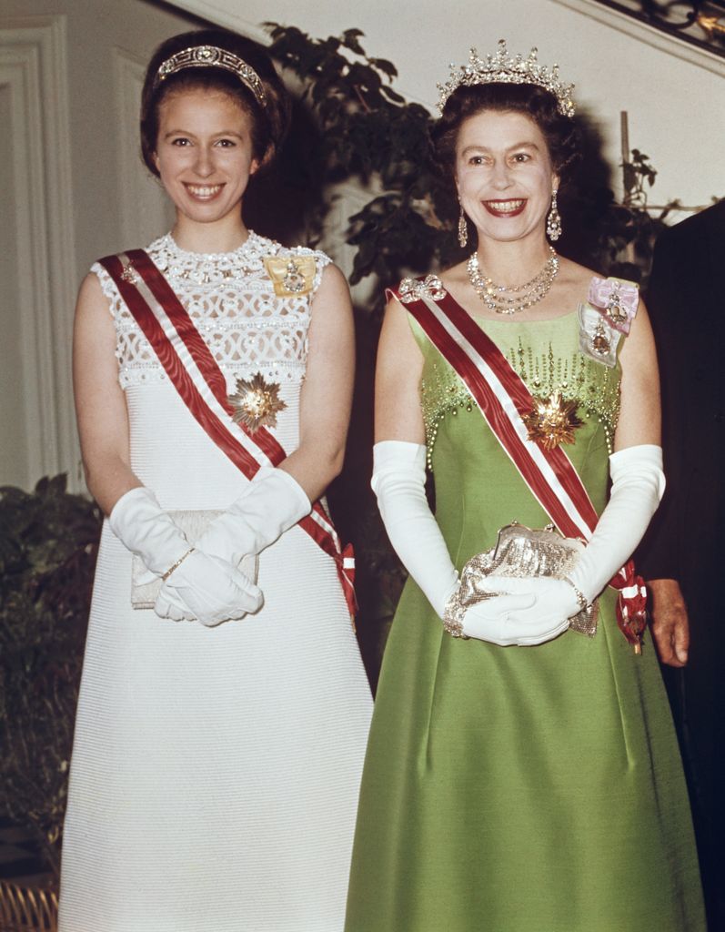 La reina Isabel II de Inglaterra y la princesa Ana en Austria, 1969.