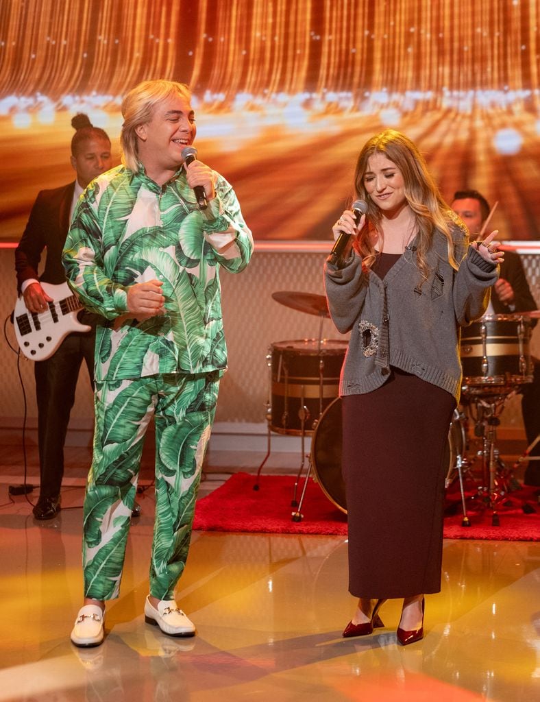 Cristian y Fernanda Castro interpretan el tema de la telenovela 'Los Hilos del Pasado'