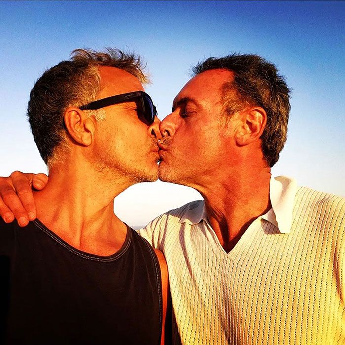 Beso pareja