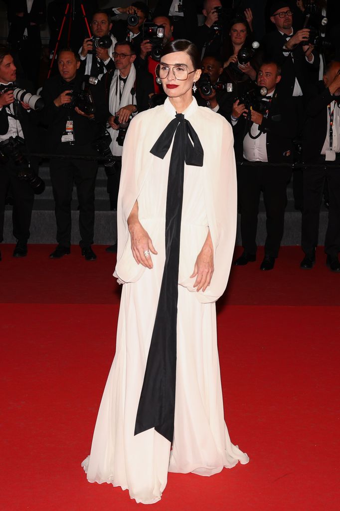 Paz vega en la alfombra roja de Cannes con vestido de Paloma Spain.