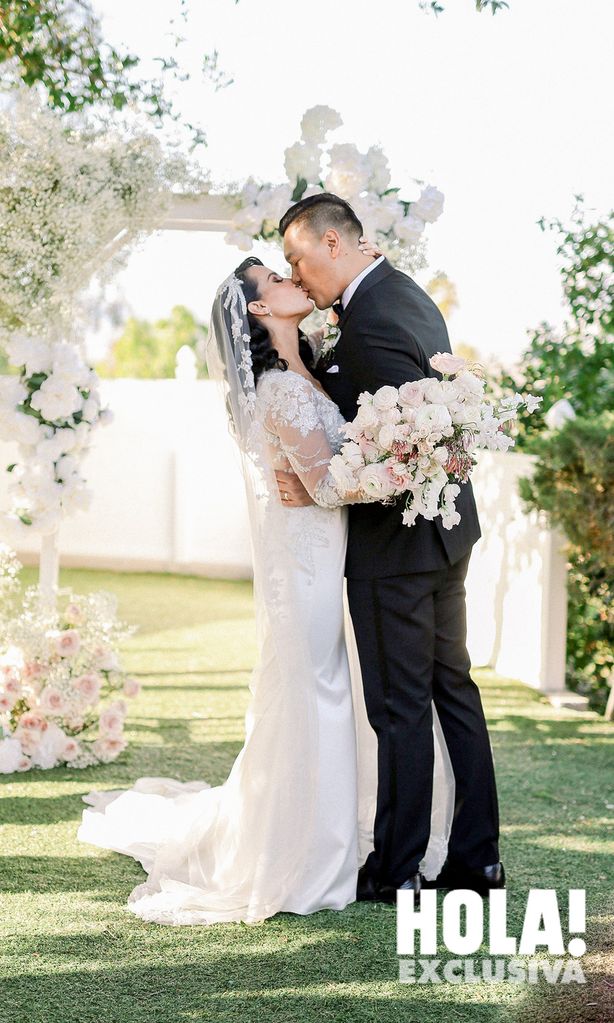 El beso de amor que sella la hermosa boda de Victoria y Eriq