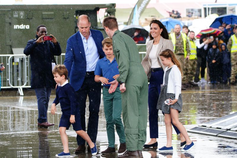 Los príncipes de Gales con sus tres hijos