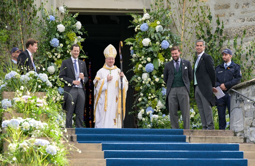 El príncipe Sebastián de Luxemburgo, con barba, hijo de los grandes duques Enrique y María Teresa en la boda de maria caolina de Liechtenstein 