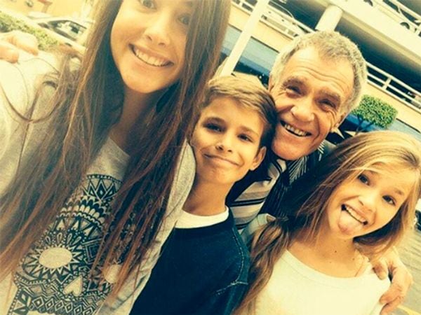 Alan Tacher su padre e hijos