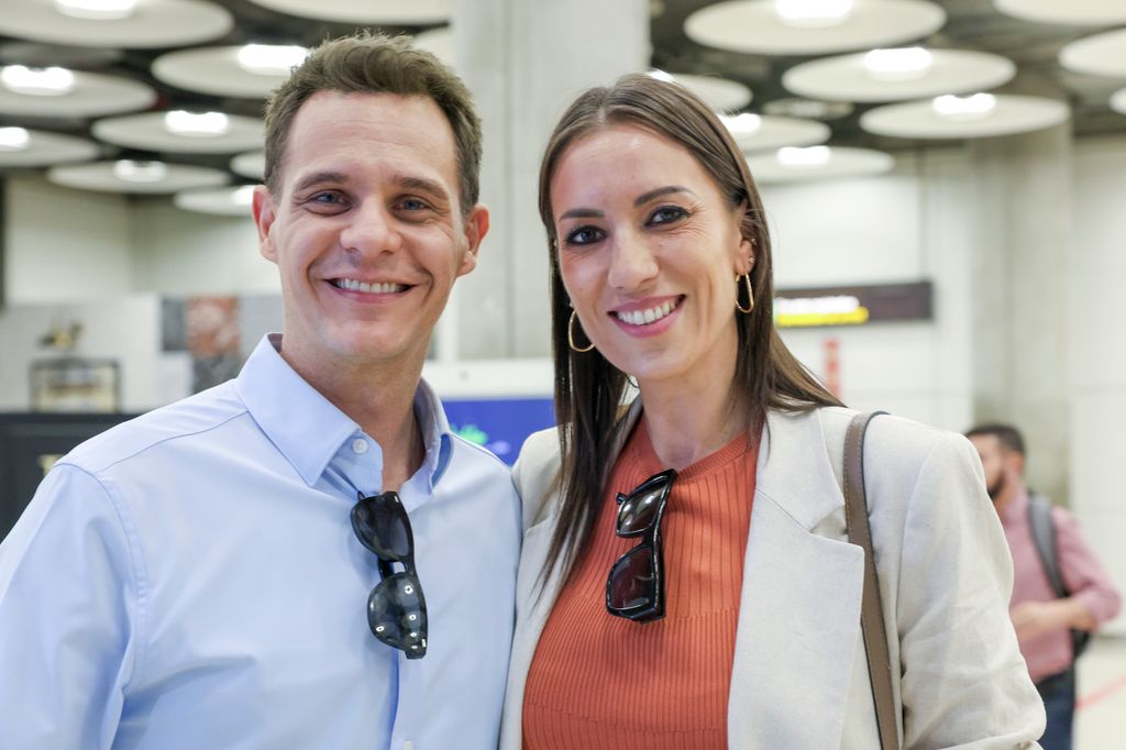 Christian Gálvez y Patricia Pardo, en el aeropuerto