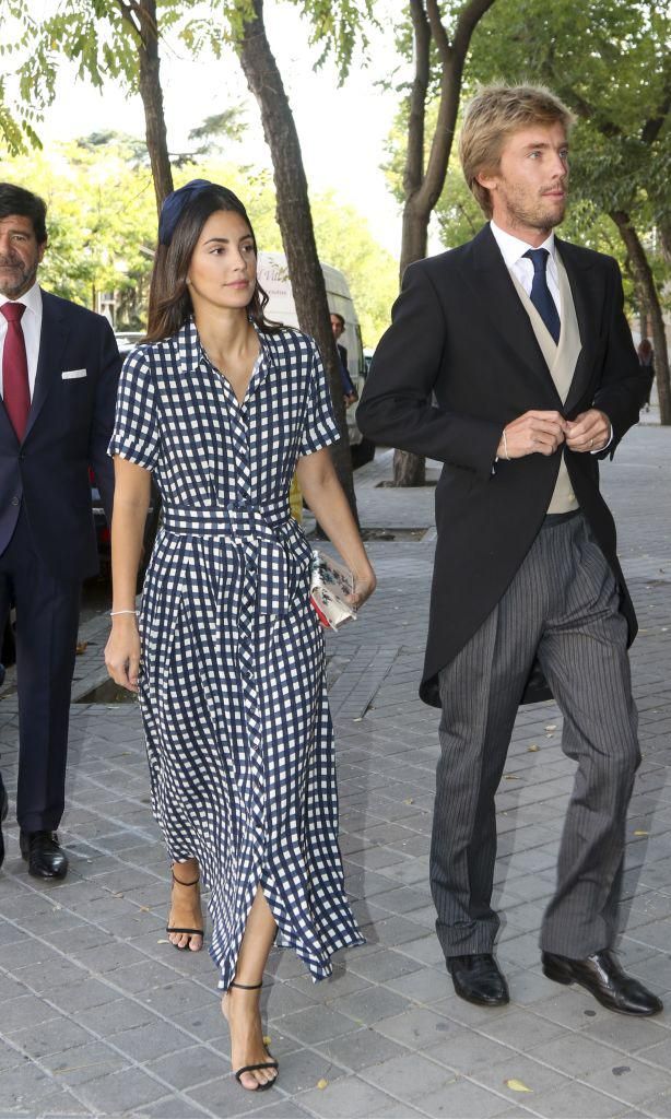 alessandra de osma con vestido de cuadros vichy y christian de hannover