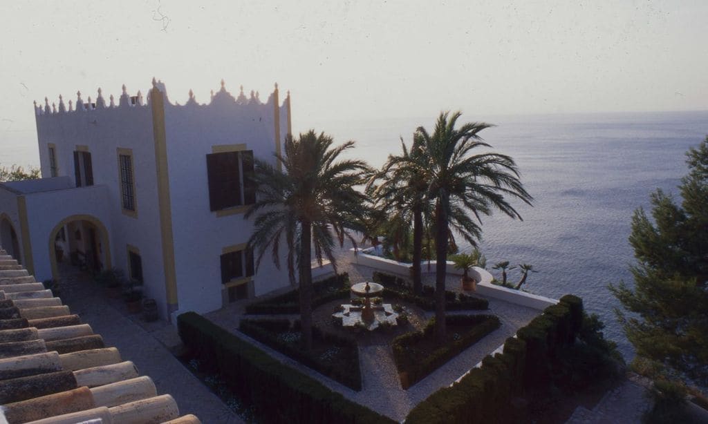 HOLA2823. 17/09/1998. Mallorca. Diandra Douglas. Casa.