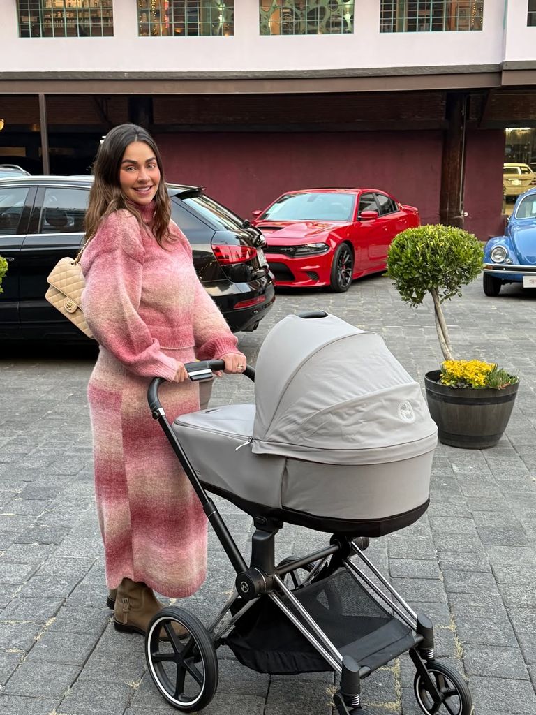 La feliz mamá posó junto a su bebé. Claudia Martin dio la bienvenida al pequeño en diciembre 