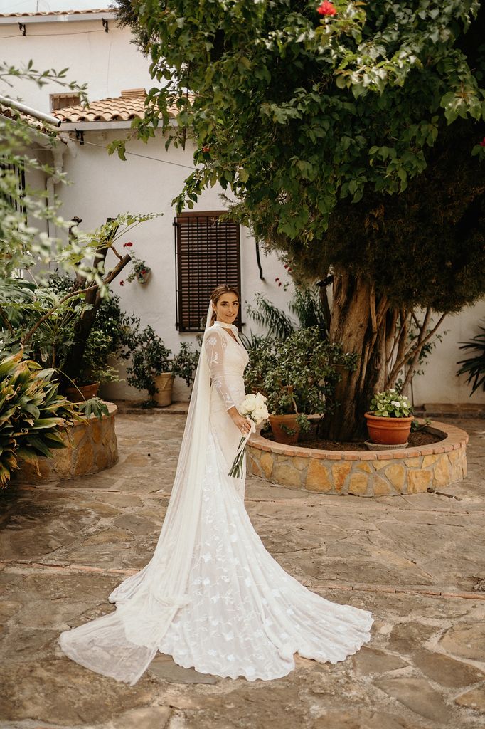 Boda de Chus con vestido convertible de flores