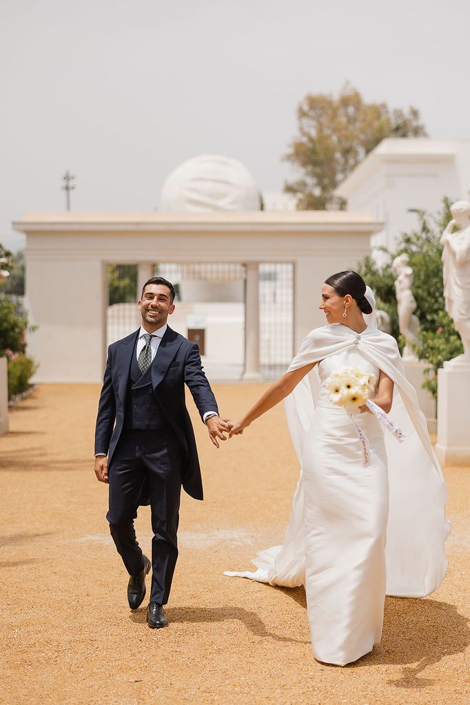 Joyas en verde para novias y vestido de maría barragán