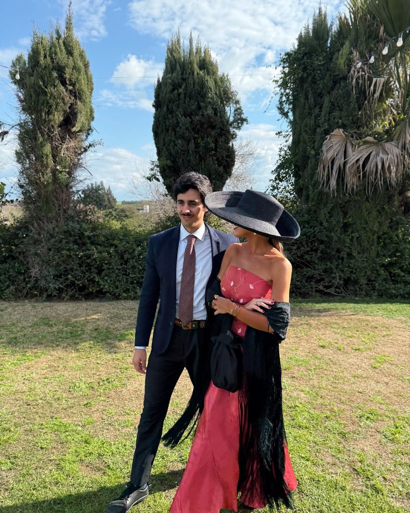 Vestidos de invitada de boda de primavera sevillanas irene rojo