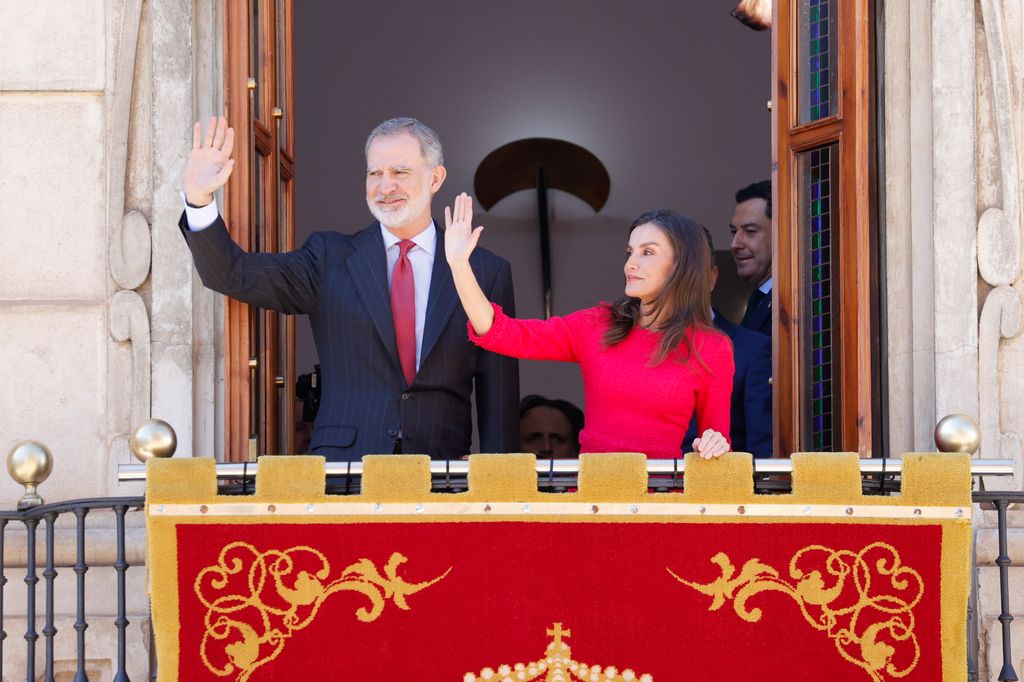 LOS REYES VISITAN EL AYUNTAMIENTO DE JAEN CON OCASIÓN DE LA CONMEMORACIÓN DEL 1200º ANIVERSARIO DE SU CAPITALIDAD