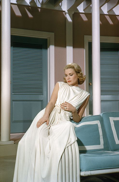 Grace Kelly con su segundo anillo de compromiso de Cartier en Alta Sociedad