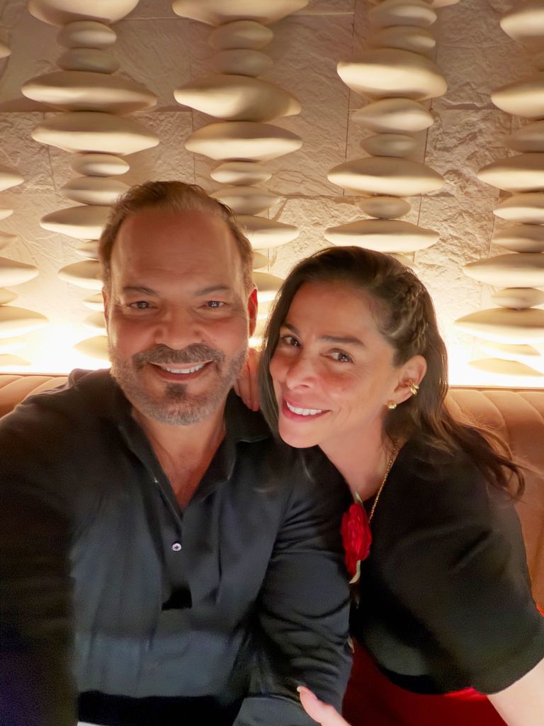 Esposo de Lourdes Stephen queda expuesto por mensajes a otras mujeres y así reacciona ella 