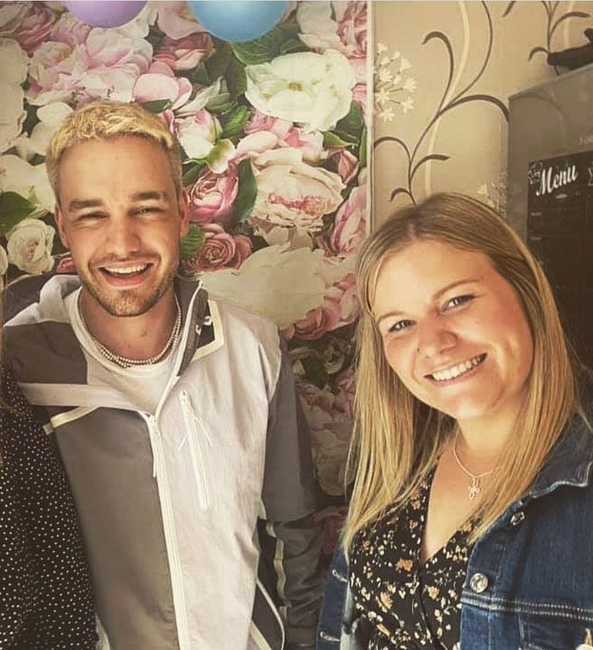 Liam Payne con su hermana Ruth en una foto compartida por ella en 2021.