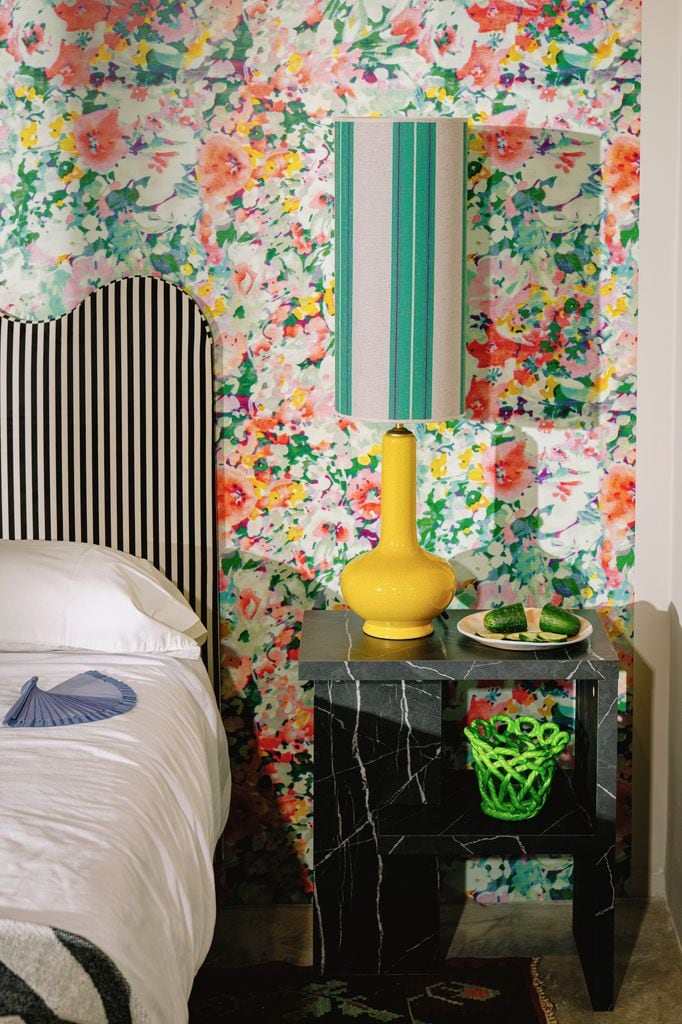 Mezcla de estampados en dormitorio