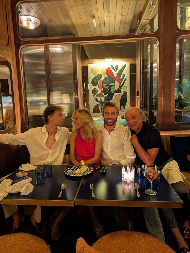 Marta Robles celebra su cumpleaños con su marido y sus hijos