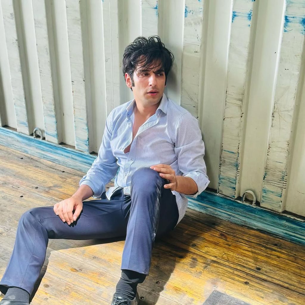 Además de actor, Baran también es músico y cantante