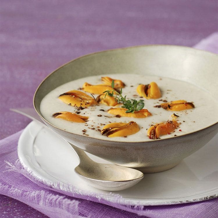 Crema ligera de verduras con mejillones