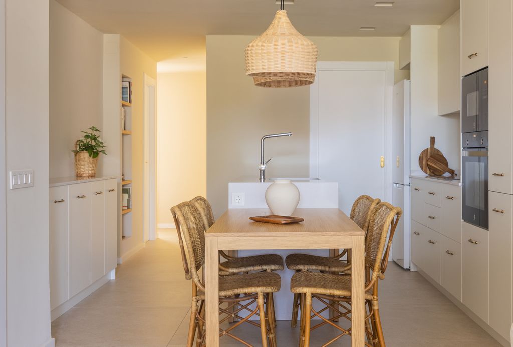 'Office' adosado a la isla de cocina