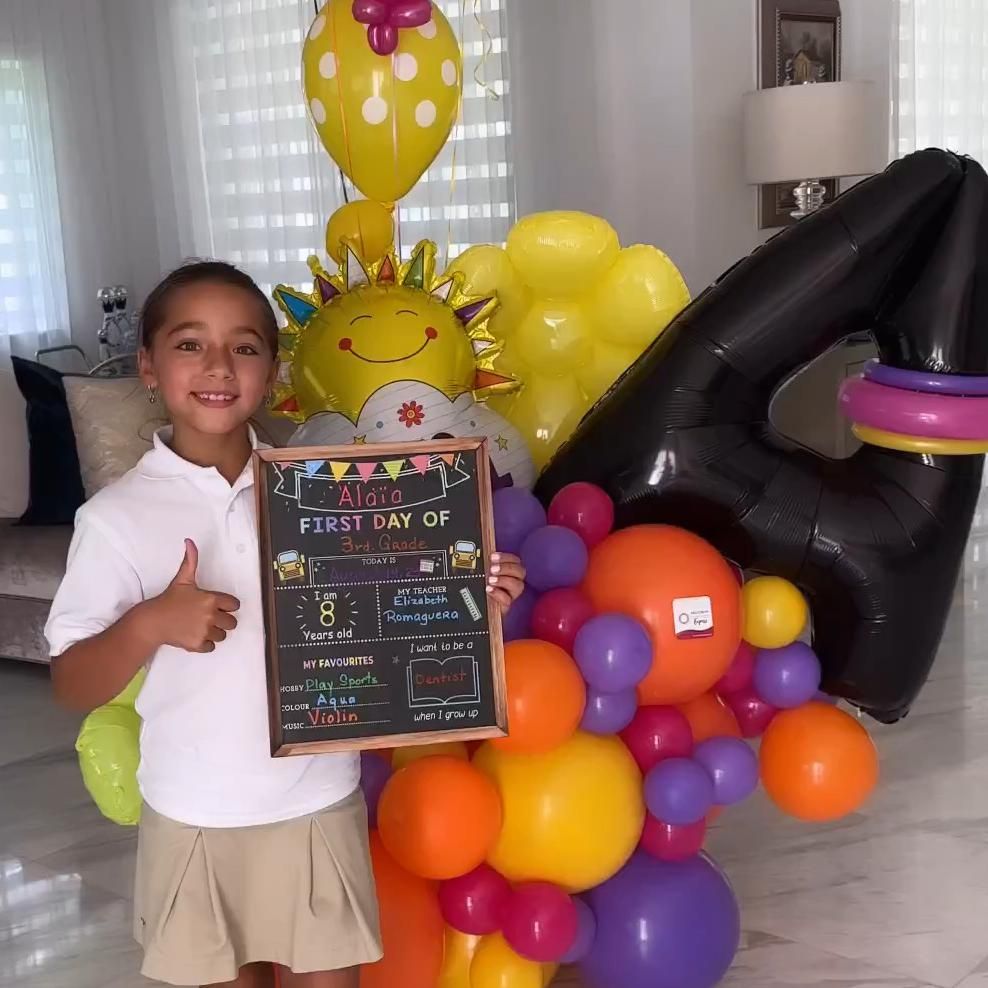Alaïa y Adamari López en el primer día de clases