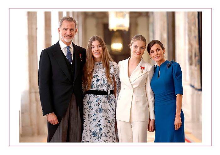 La felicitación navideña de los Reyes y sus hijas