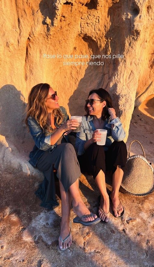 Verónica y su amiga en Ibiza, tras conocerse la cancelación de 'Visto lo visto'