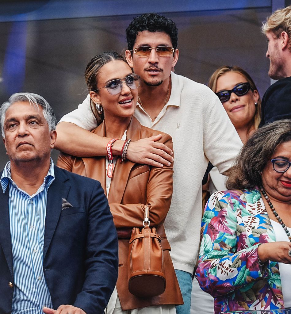 Se ha reportado que Jessica Alba está muy feliz con and Danny Ramirez .
