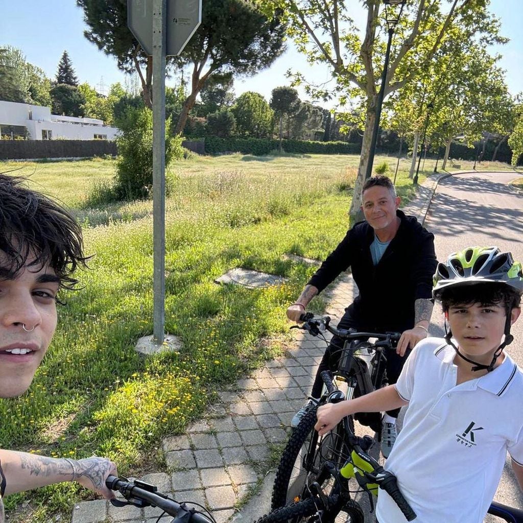 Alejandro Sanz con sus hijos Alexander y Dylan