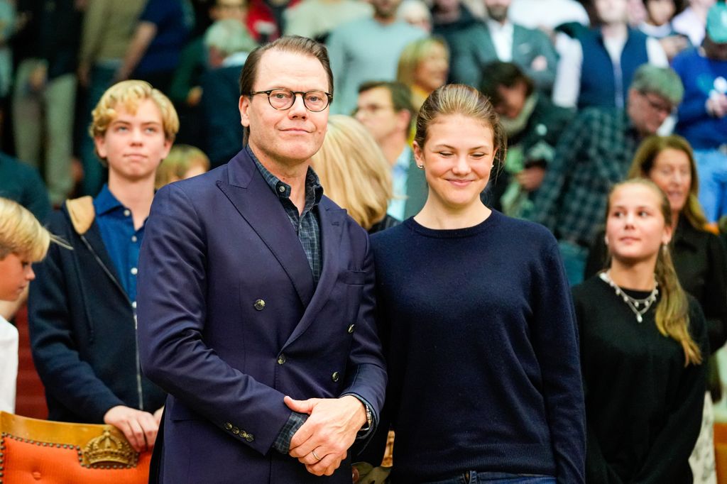 EL PRINCIPE DANIEL Y LA PRINCESA ESTELLE DE SUECIA AMANTES DEL TENIS EN EL OPEN DE ESTOCOLMO