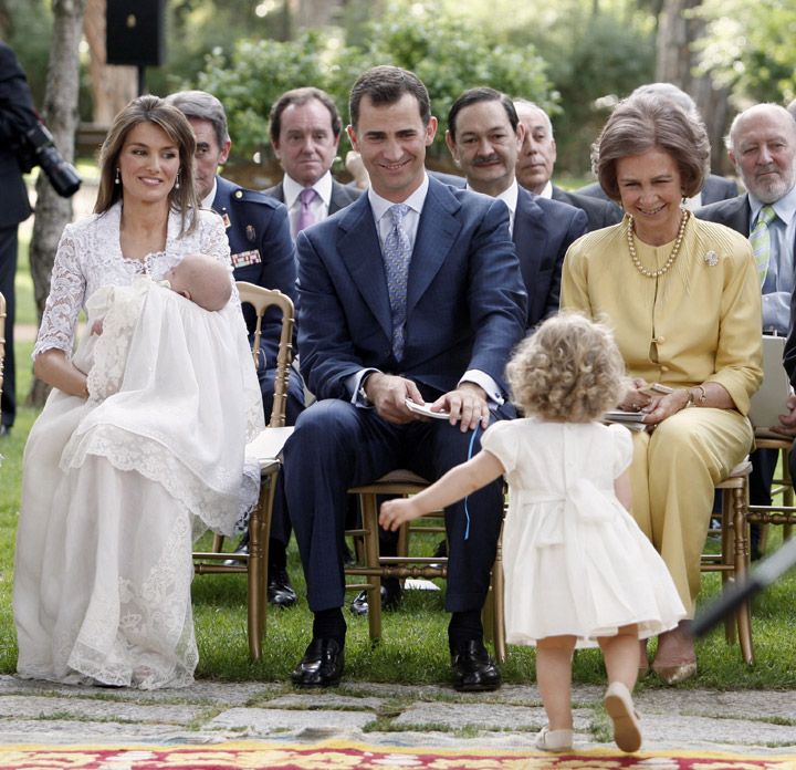 Doña Letizia en el bautizo de la infanta Sofía en 2007