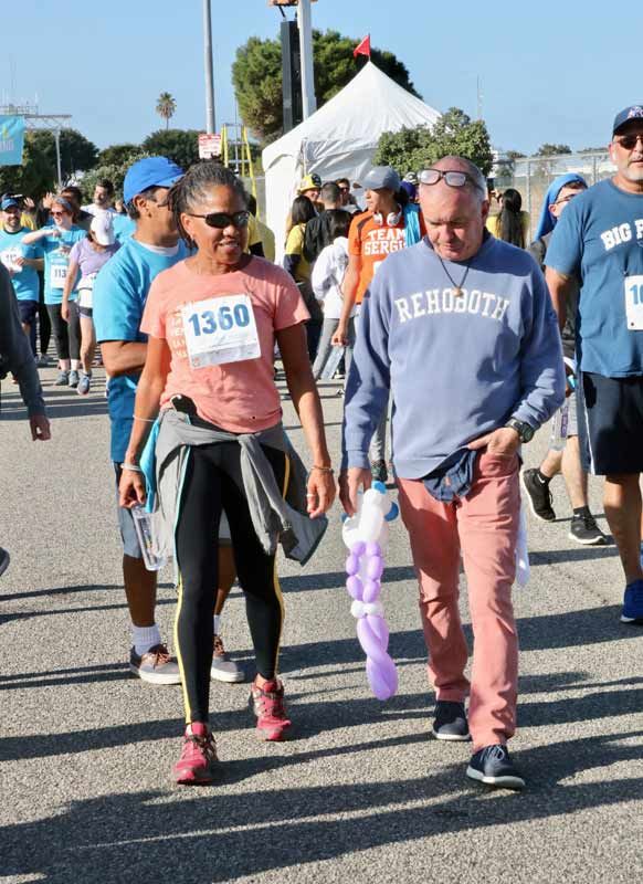 Doria Ragland, madre de Meghan Markle, cruza la meta por una buena causa 