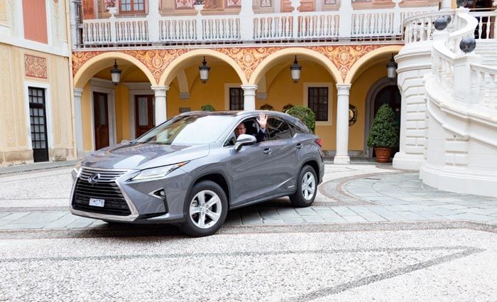 Alberto de Mónaco al volante de su coche, tras recuperarse de coronavirus