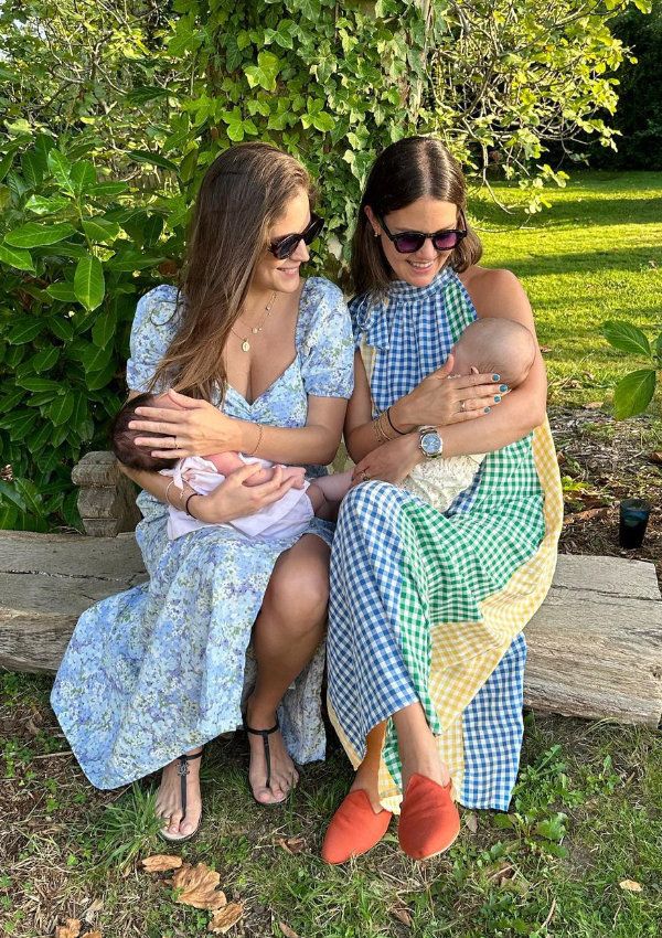 Isabelle Junot con vestido multicolor de cuadros vichy