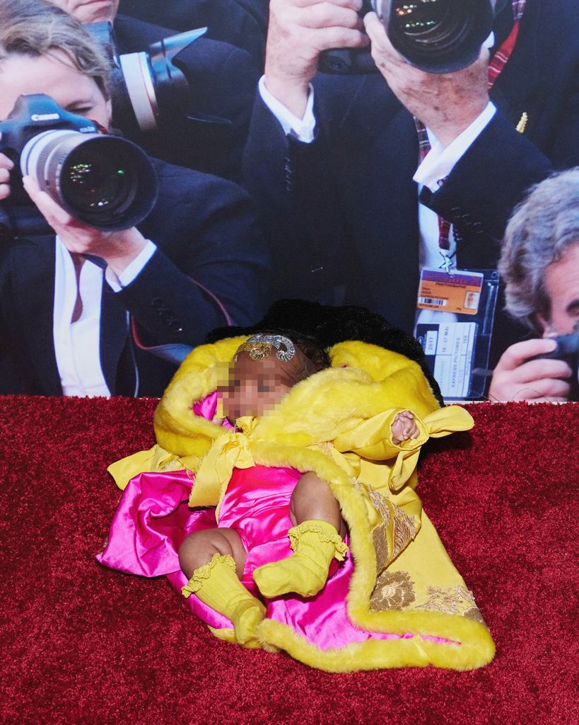 Rocki, con un diseño similar al que llevó Rihanna en la MET Gala de 2015
