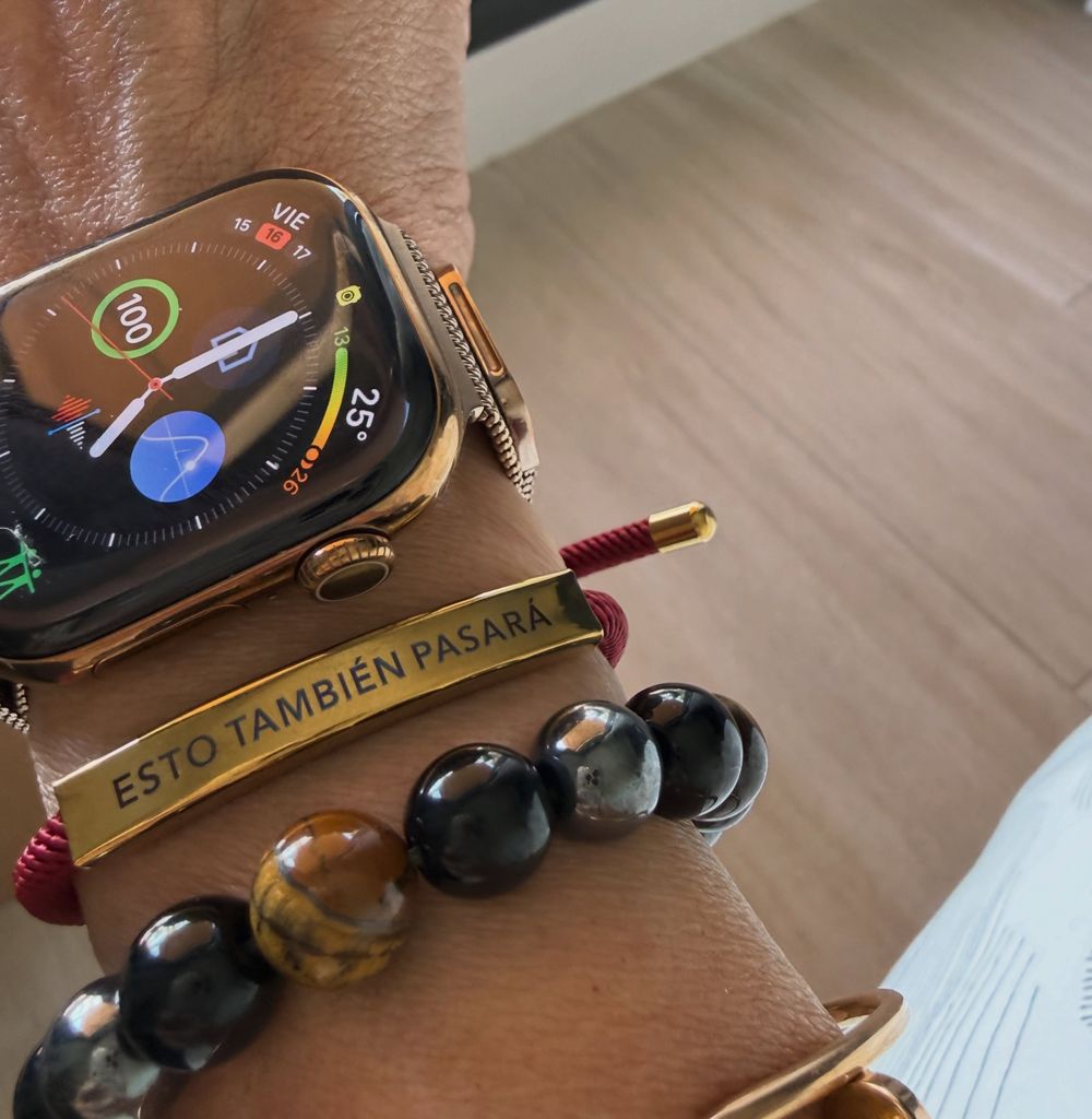 La pulsera que ha recibido Carme Chaparro de unos amigos