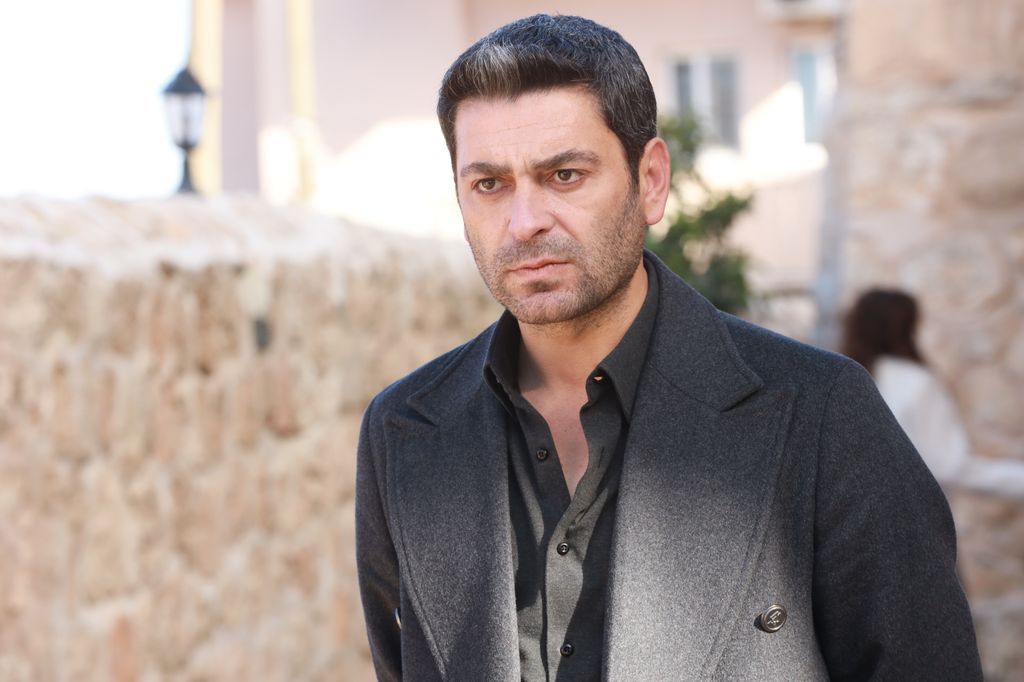 Cihan es le mayor de los Albora