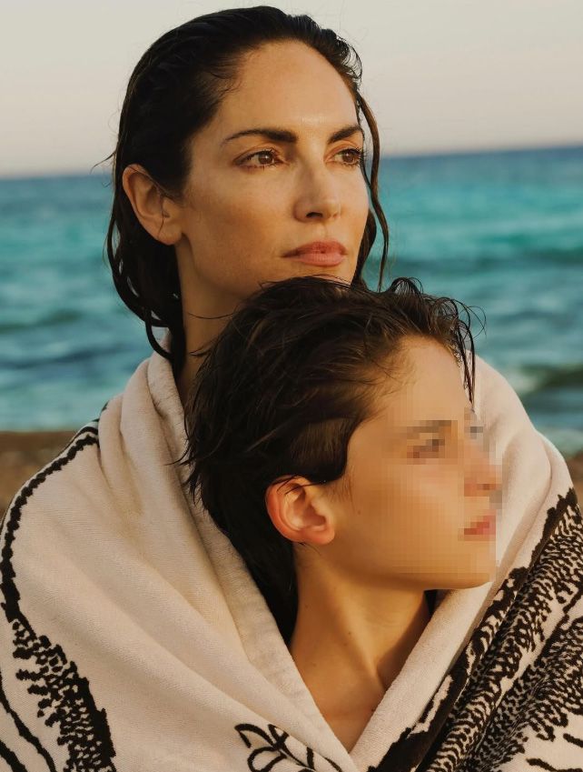 Eugenia con uno de sus dos hijos