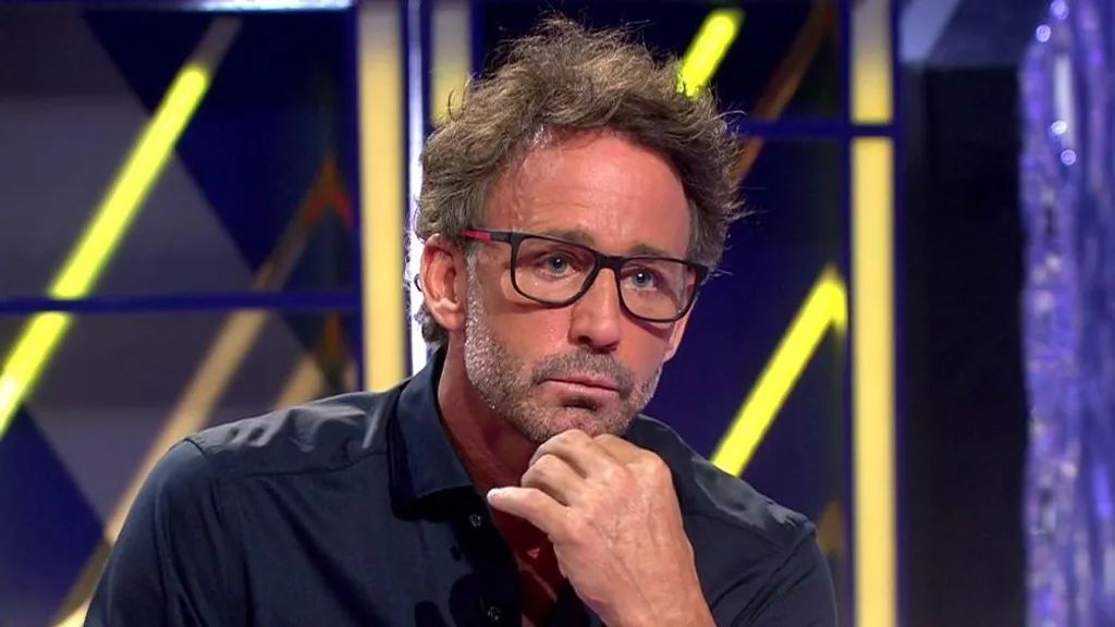 Álvaro Muñoz Escassi confiesa que tenía 'una relación abierta' con María José Suárez y aclara su vínculo con Hiba Abouk