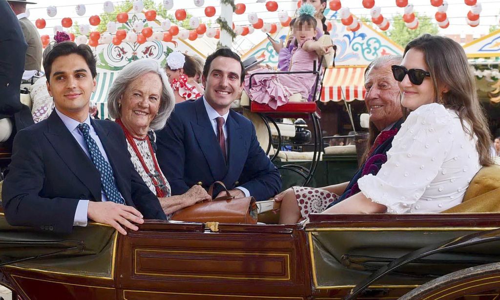 HOLA4110 DUQUESA DE MEDINACELI EN LA FERIA DE ABRIL