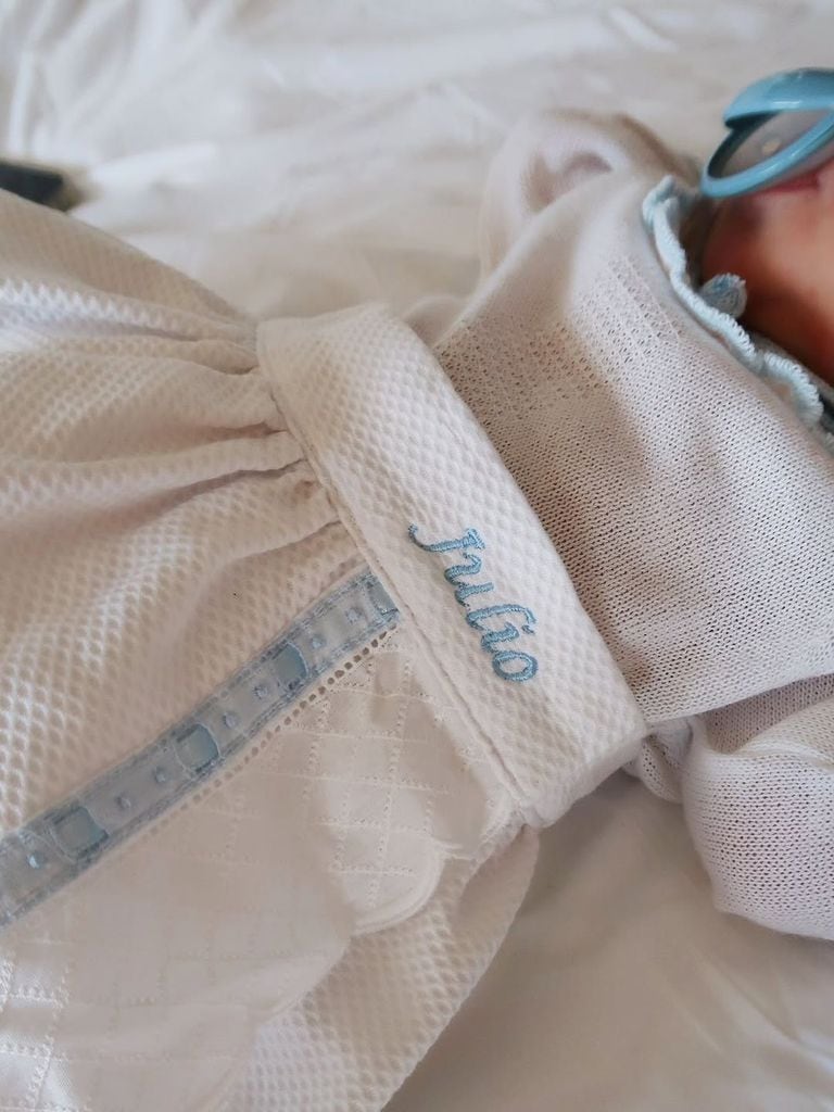 Julio, el primer hijo de Flora González