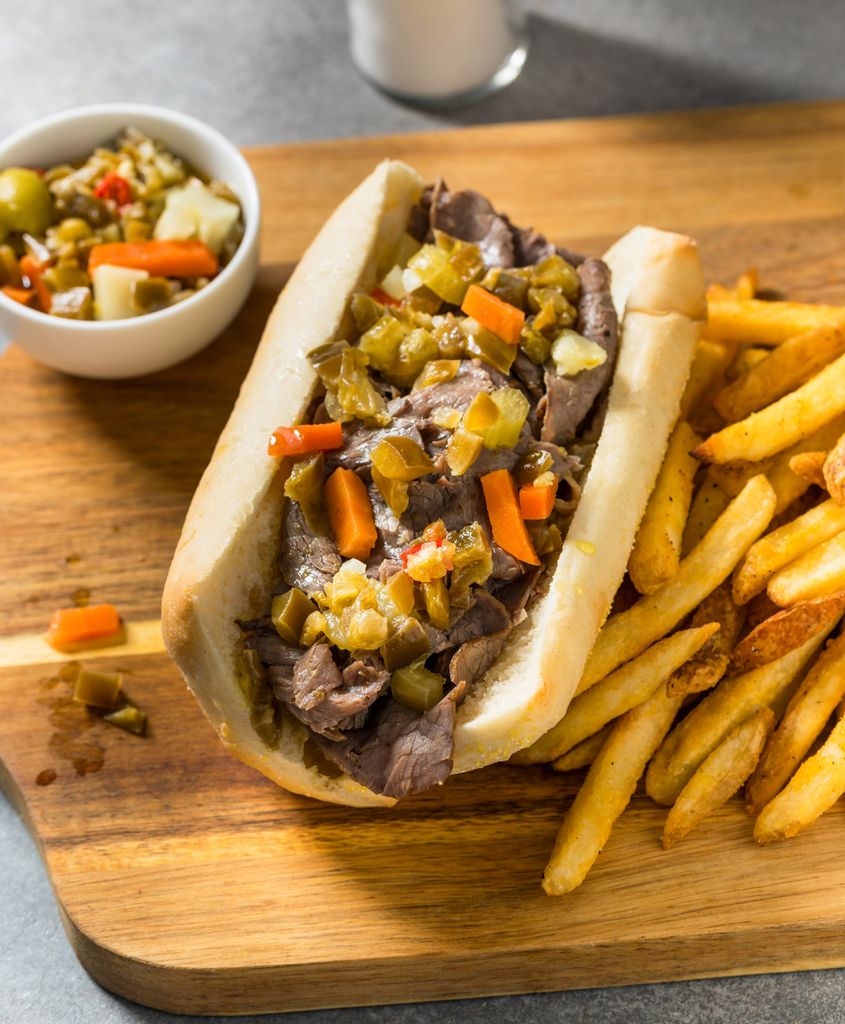 Carne de ternera asada y cortada en lonchas finas, ingrediente estrella de este bocadillo.