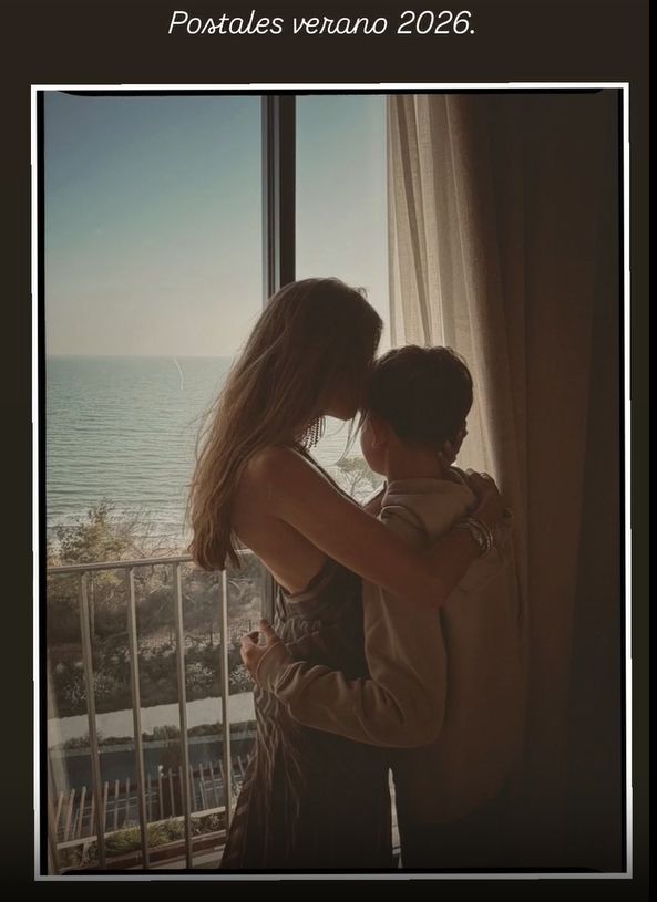 Sara Carbonero, con su hijo