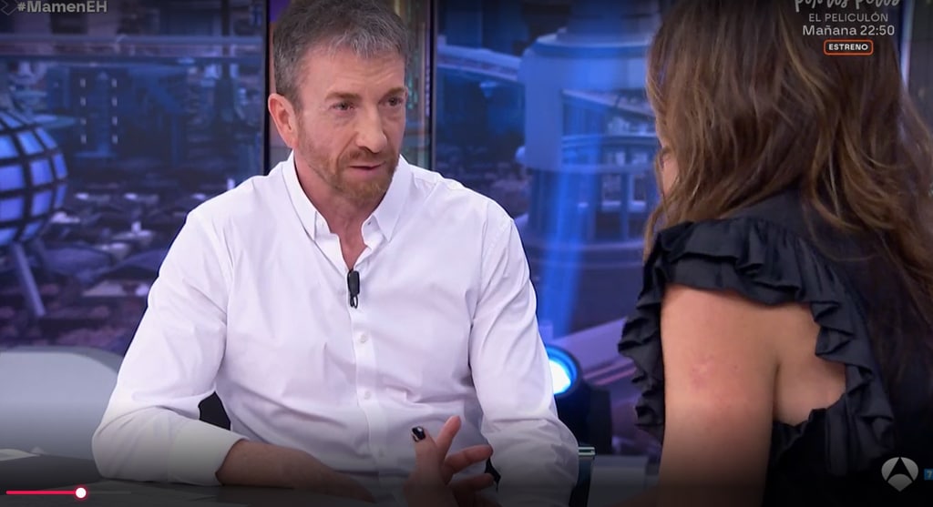 Pablo Motos junto a Mamen Mendizábal en El Hormiguero
