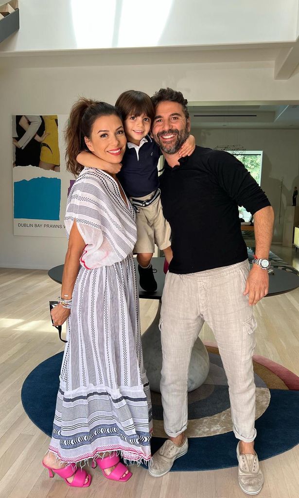 Eva Longoria con su esposo Pepe Bastón y su hijo Santiago
