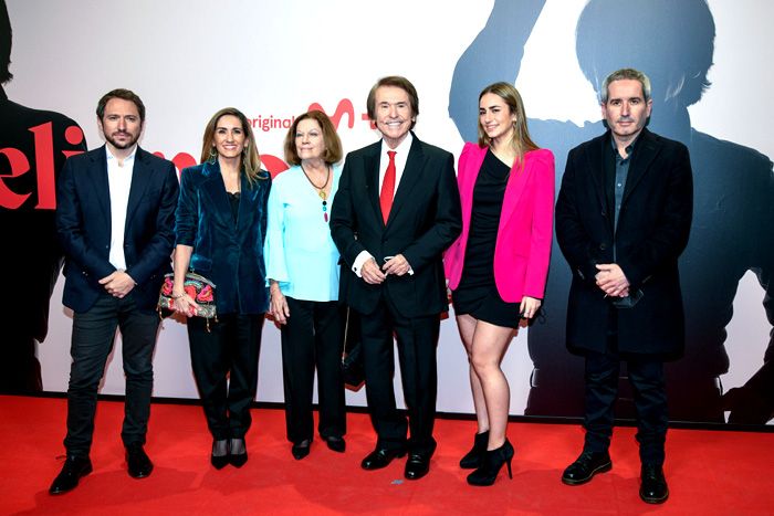 Raphael presenta su documental rodeado de su familia