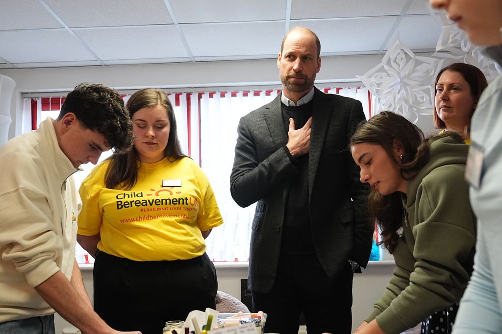 William se reúne con el equipo de financiación de Child Bereavement UK durante una visita al servicio benéfico en febrero