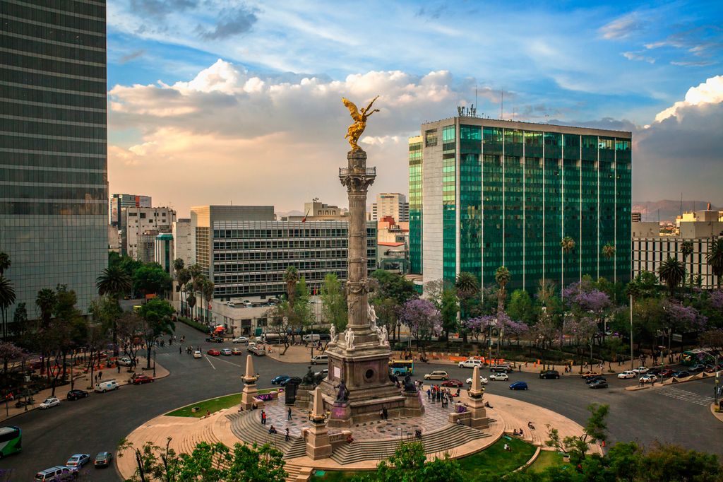 Reforma en Ciudad de México siempre tiene cosas que ver.